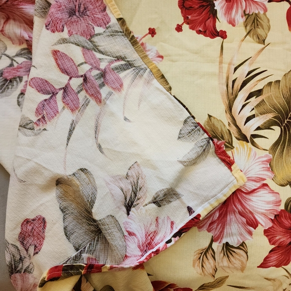 Tropical Floral Tablecloth - Picture 6 of 9